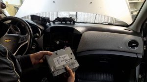 как снимается штатная магнитола шевроле круз