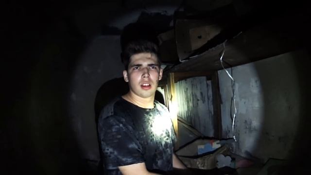 Призрак напал на человека в заброшенном детском саду. Жуткое паранормальное явление смотреть онлайн