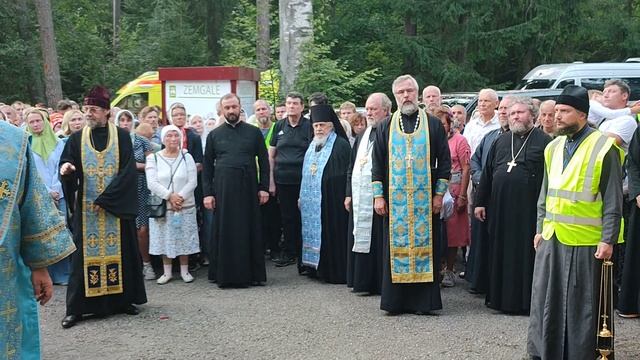 служба в Спасо-Преображенскую Пустынь с чтимым образом Пресвятой Богородицы "Достойно Есть". 2023 смотреть онлайн