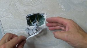 Что делать если, выпала Розетка// Лёгкий и быстрый способ//  Лайфхак! Чиним розетку своими руками!