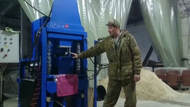 Работа новово станка по праизводству лего кирпича смотреть онлайн