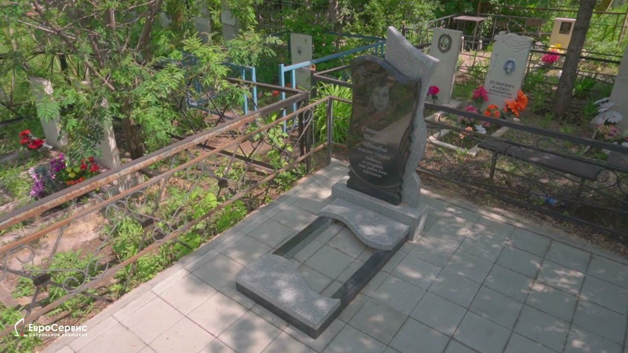 Памятник из серого и черного гранита, укладка тротуарной плитки смотреть онлайн