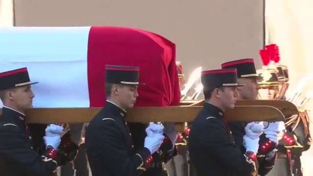 Под звуки армянского дудука проходит в Париже церемония прощания с  Шарлем Азнавуром