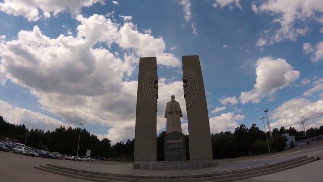 Monument to Kurchatov in Chelyabinsk [CC] смотреть онлайн