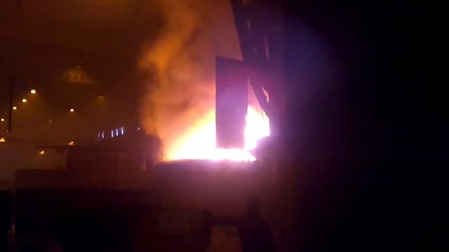 Завалка шихты в электродуговую печь ДСП-120 смотреть онлайн