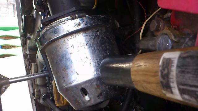 Выкручиваем сломаную свечу зажигания из ГБЦ ваз 16кл смотреть онлайн