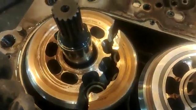 Ремонт гидронасоса экскаватора Hitachi 450 смотреть онлайн