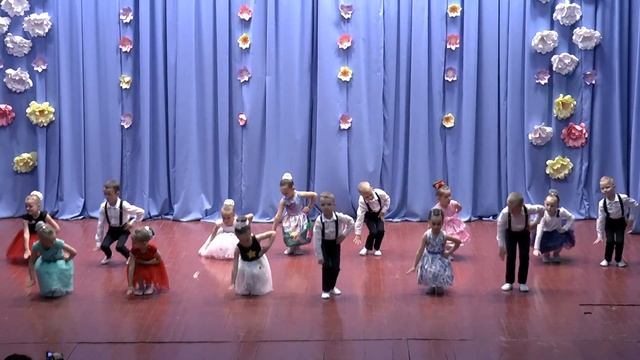 "Я на сцену выхожу" на Звітному КАРАМЕЛІ 2019 Геркон Трушки смотреть онлайн