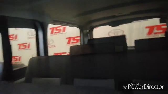 Toyota Hi Ace Commuter Deluxe 2019 смотреть онлайн