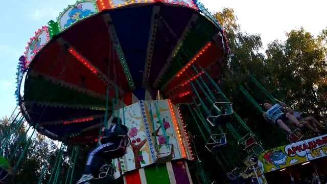 Закружились карусели. Помчалось детство кувырком! Вы катались на таких каруселях? Музыка для стихов