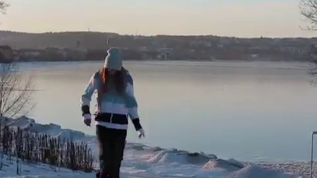 Девушка танцует Шаффл :) смотреть онлайн