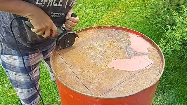 Отличный красивый и простой умывальник своими руками из бочки и раковины. смотреть онлайн