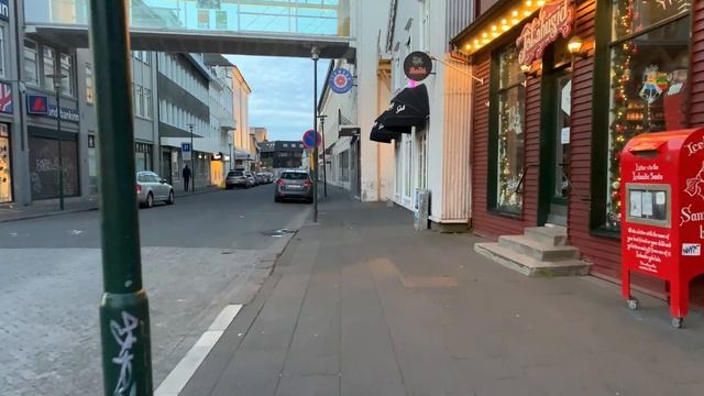 Walking in Reykjavik at summer night (4K Ultra HD 60fps) смотреть онлайн