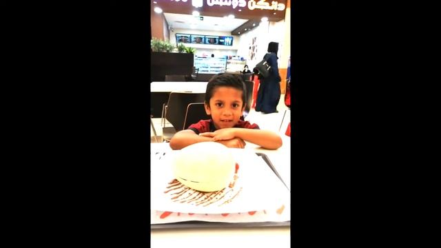 Ameer's review on chocolate egg at Khalidiya mall -Abu Dhabi смотреть онлайн