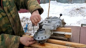 Заклинил редуктор. Мотоблок Нева МБ23. Разбираем. Ищем причину. ч1..mp4