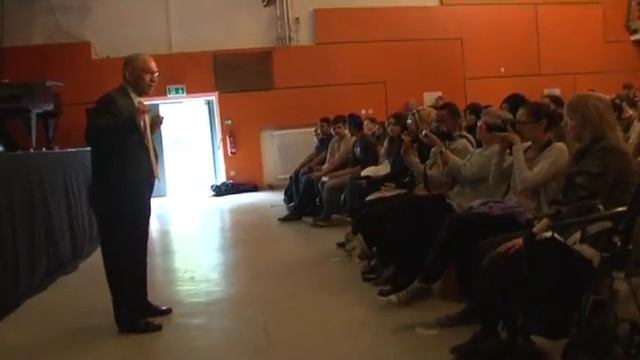 NASA Administrator Charles Bolden holds School townhall in Berlin-Tiergarten смотреть онлайн