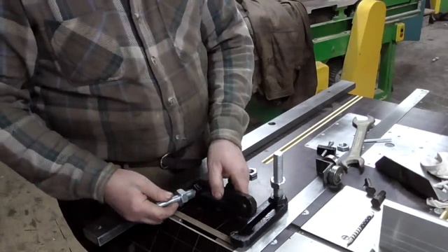 Миниформатник на базе циркулярки JIB MJ10-700 смотреть онлайн