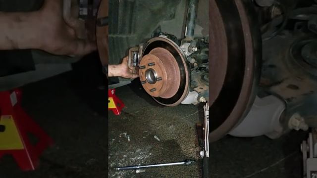 How to replace your Wheel bearing 2014 nissan altima...como cambiar un Valero смотреть онлайн