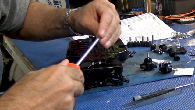 Full Kit Build - Tamiya TT-01E: Steps 01-17 смотреть онлайн