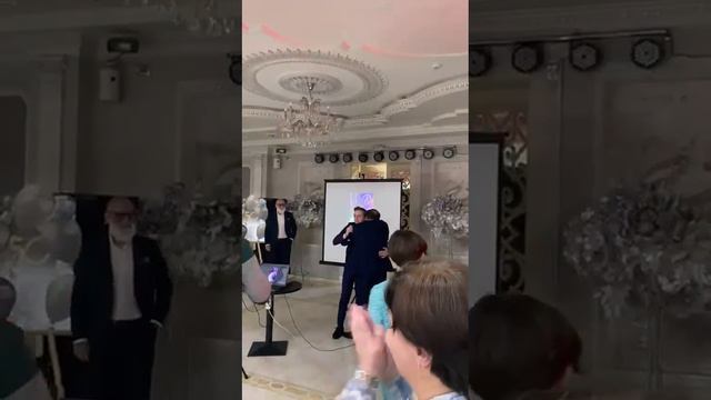 Самый лучший день, неожиданный приезд сына и поздравление отца с юбилеем! смотреть онлайн