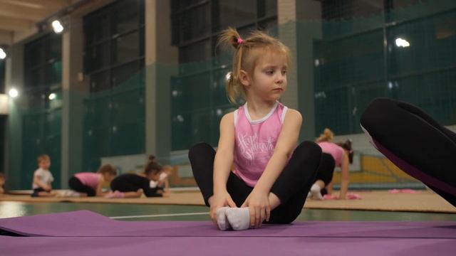 Урок №8 Как правильно делать разминку в художественной гимнастике? Разминка для начинающих смотреть онлайн