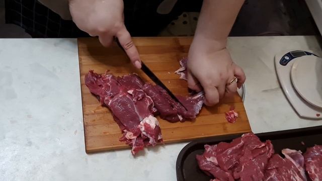 ЗАКУПИЛИ МЯСО / РАЗДЕЛКА МЯСА ДЛЯ ЗАМОРОЗКИ смотреть онлайн
