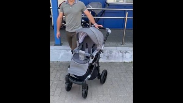 Практичная коляска Adamex Neonex