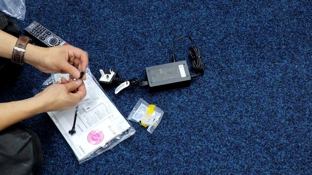 Sony 32WE613 Unboxing and Setup смотреть онлайн