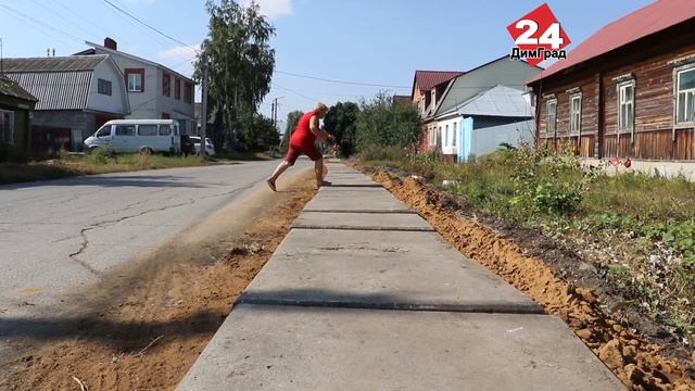 НА ЧЕРЕМШАНСКОЙ ДОРОГА ГОТОВА, А ВОТ ТРОТУАР НА БАДАНОВА... смотреть онлайн