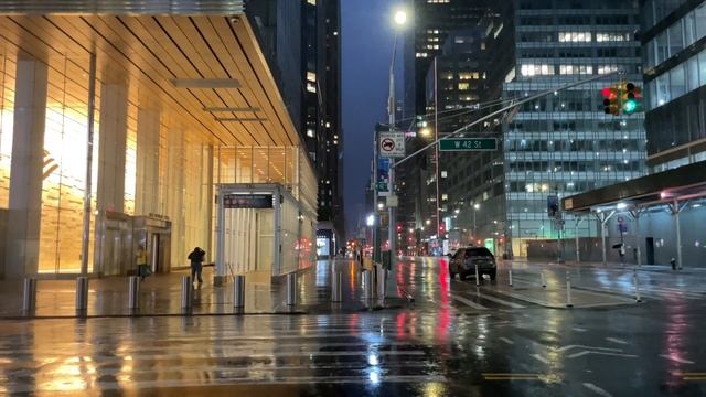 WALKING THE STREETS OF NEW YORK CITY in the Rain at 6AM (July 9, 2021) смотреть онлайн