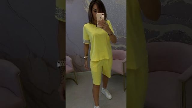 Желтый костюм со стразами смотреть онлайн