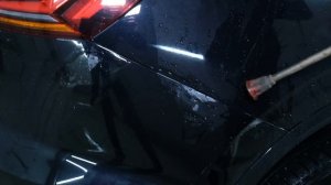 Срезаем пленку. Как срезают пленку на мойке. Как мыть автомобиль в пленке.