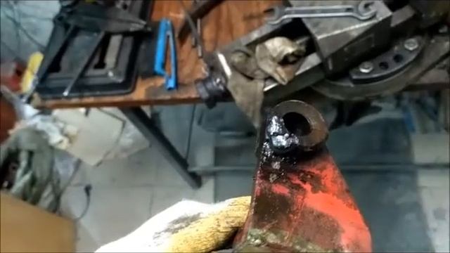 сварка с графитом кронштейна , ремонт отверстия. смотреть онлайн