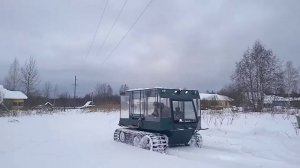 гусеничный вездеход по глубокому снегу