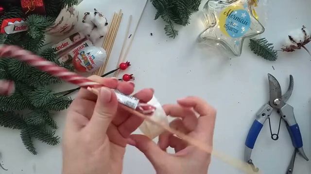 Новогодний букет из киндеров своими руками. Съедобный kinder букет смотреть онлайн