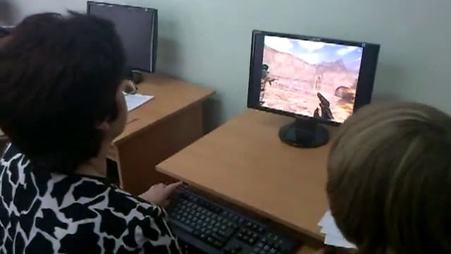 Учитель играет в кс на уроке информатики. смотреть онлайн