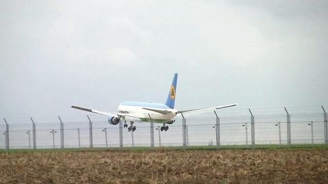 B767 Uzbekistan airport Ostrava смотреть онлайн