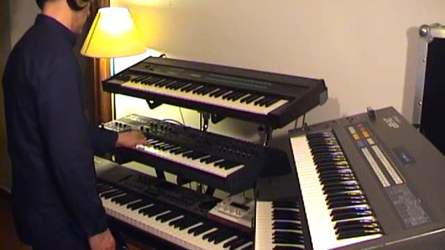DX5 playing Clio "Faces" cover (80 Italo Dance) смотреть онлайн