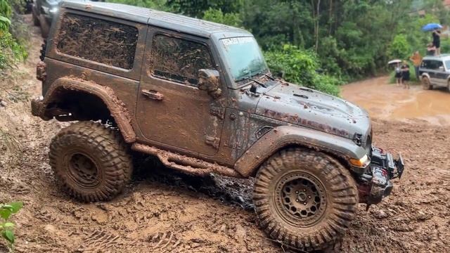 Jeep Wrangler Three O Five 3.6L V6 vs Land Cruiser 4.5L V6 vs Changan CS75 Plus 360T PK Off-road смотреть онлайн