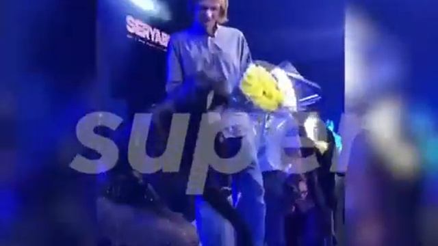 «К ногам кладите, что уж»: Ольга Серябкина устроила шоу с «бывшими» на чужом празднике смотреть онлайн