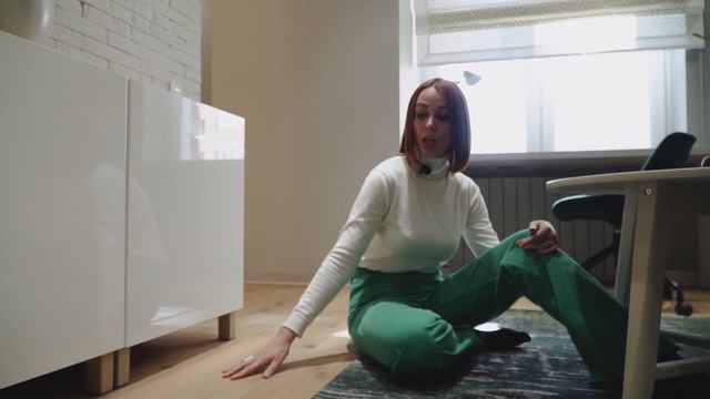 ЖИВОПИСЬ, МИНИМАЛИЗМ И НАТУРАЛЬНОЕ ДЕРЕВО. Интерьер яркой квартиры 45 м2 смотреть онлайн