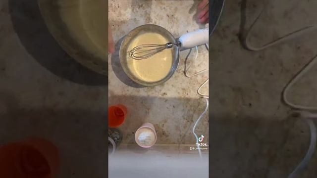 Готовим шарлотку для детей #шарлотка#рецепты#пирогсяблоками#tiktok#instagram смотреть онлайн