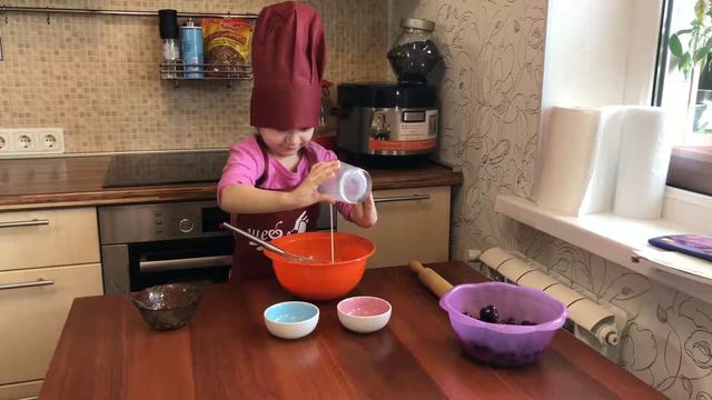 ГОТОВИМ С МИНИ-ШЕФОМ#1Пирог с вишней.Простой рецепт. смотреть онлайн