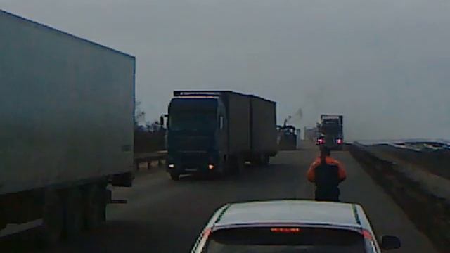 Дорожники на трассе М4 Дон смотреть онлайн