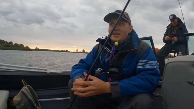 СОГНУЛА СПИННИНГ И ПРЁТ!!! ЩУКА ТАМ ИЛИ СОМ!? Первая рыбалка в Калининграде На джиг и тейл-спиннер смотреть онлайн