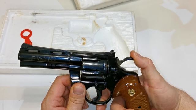 Opis revolvera Colt Python .357 magnum смотреть онлайн