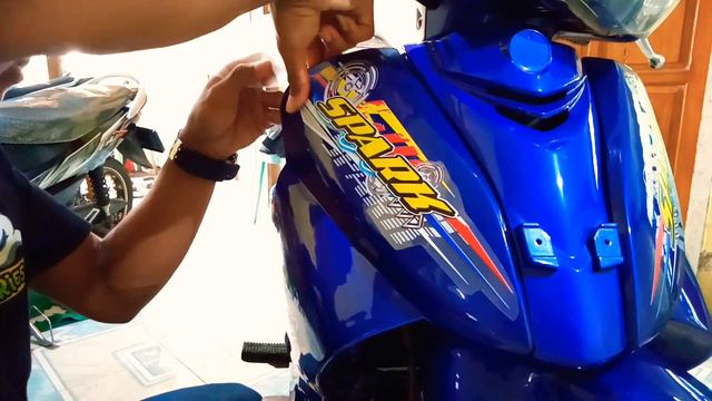 Proses Pemasangan Striping Transparan Di Yamaha Jupiter Z | Part 1 |