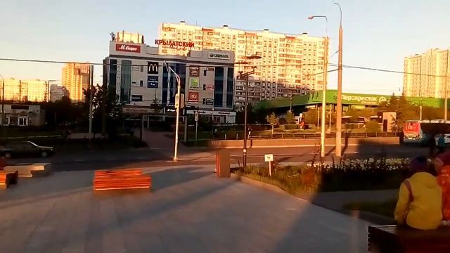 Москва в период карантина 2474 площадь Защитников Неба, аллея Осеннего бульвара весна вечер смотреть онлайн
