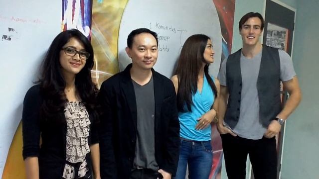 Testimoni Sutradara dan Bintang Film JAVA HEAT Setelah LIVE CHAT di detikForum смотреть онлайн