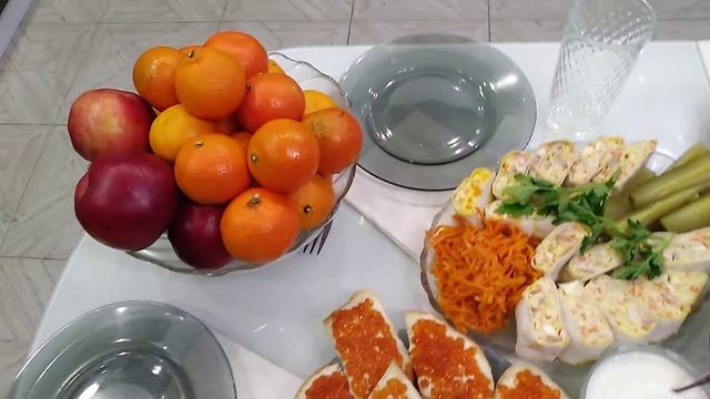 Новогодний стол за 30$. Бюджетный вариант праздничного стола. Что приготовить на Новый Год смотреть онлайн